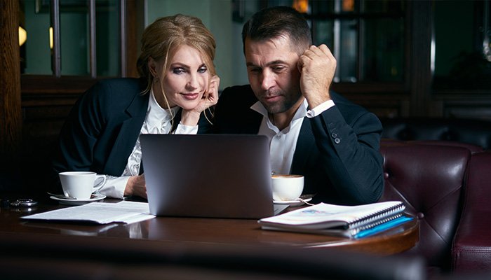 abogado de contratos y negocios